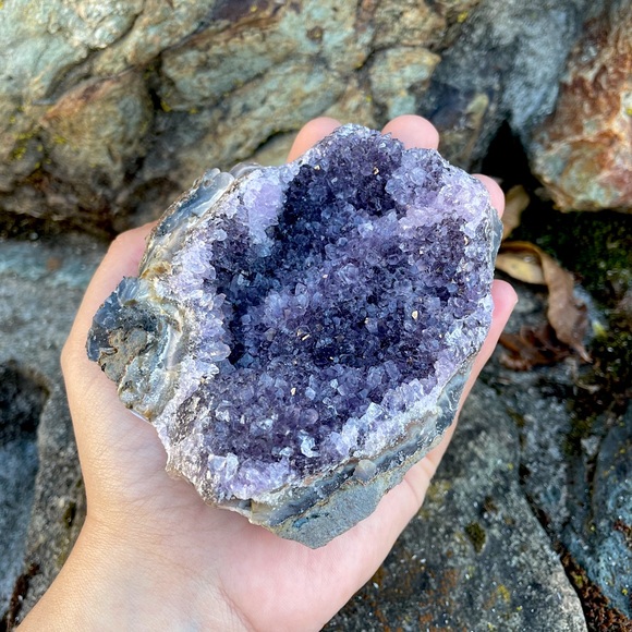 Amethyst Quartz Geode - Picture 1 of 5
